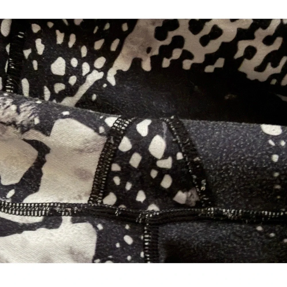 Lululemon‎ Wunder Under Pant III Static Mist White Black Size 6